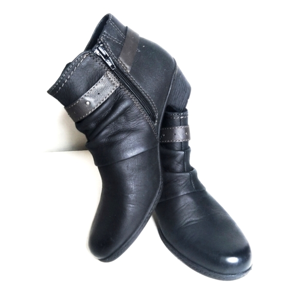 Earth Origins Black ankle boots straps and zipper  EUC - Picture 5 of 5